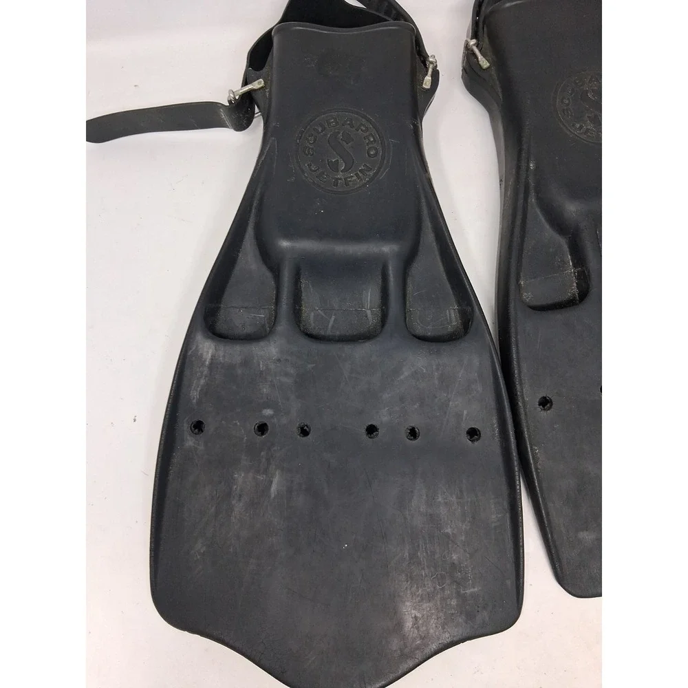 SCUBAPRO Jet Fin Vented Design Made in the USA Black Rubber Diving Fins Medium
